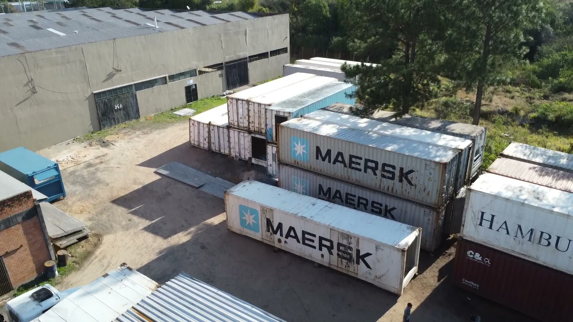 Pátio da Líder Container com containers disponíveis
